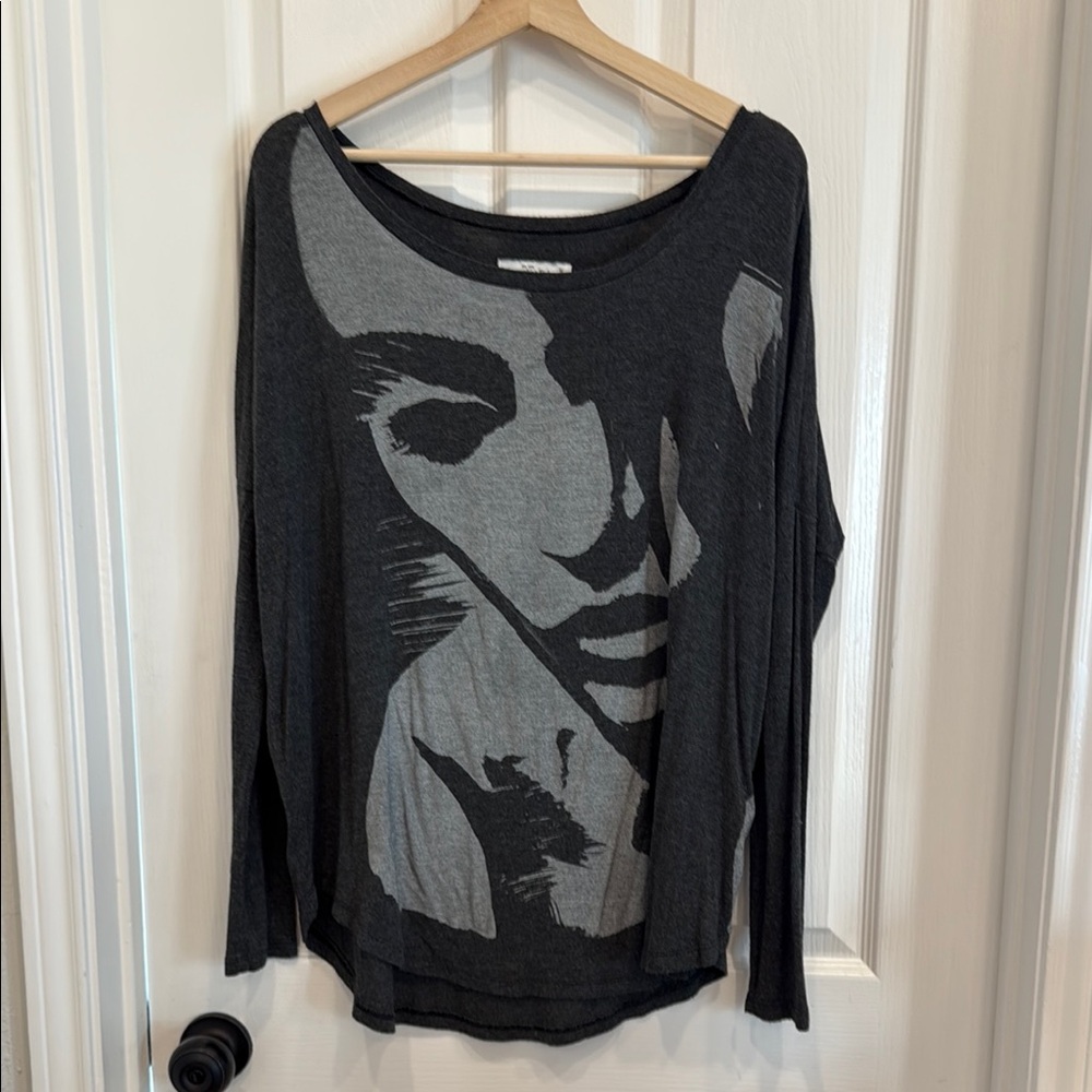 Abercrombie abstract face print oversized long sleeve tee